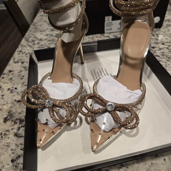 Shoes - Picture 4 of 9